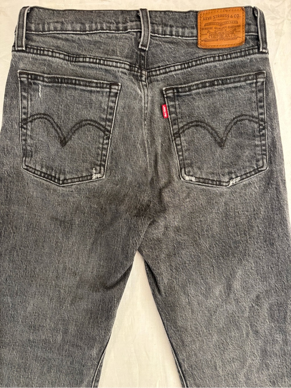 Levi’s Red Tab Wedgie Straight Jeans 26 Cabo Smoke Distressed Raw Hem High Rise